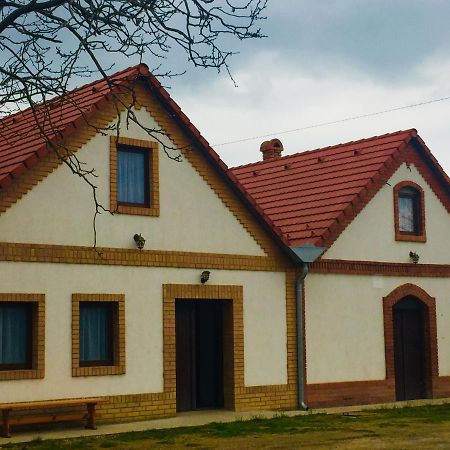 Takacs Pince Apartman Hajos Dış mekan fotoğraf