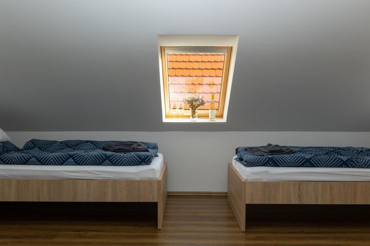 Takacs Pince Apartman Hajos Dış mekan fotoğraf